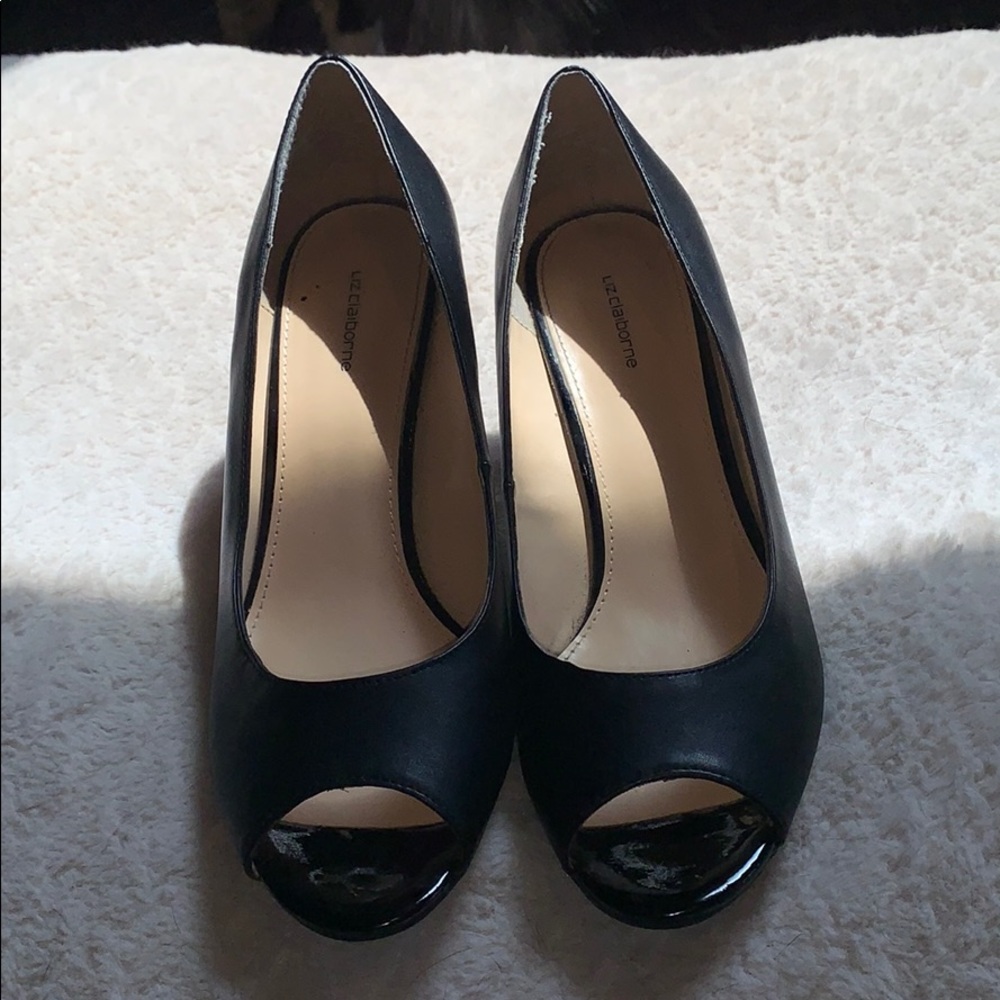 Black wedge